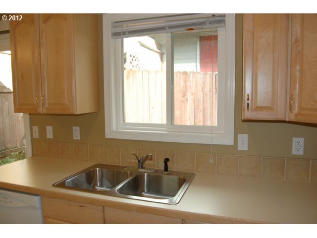 2703 Southwest Spring Garden Street Portland, OR 97219 - Photo 9 of 16 Gallery Image 9