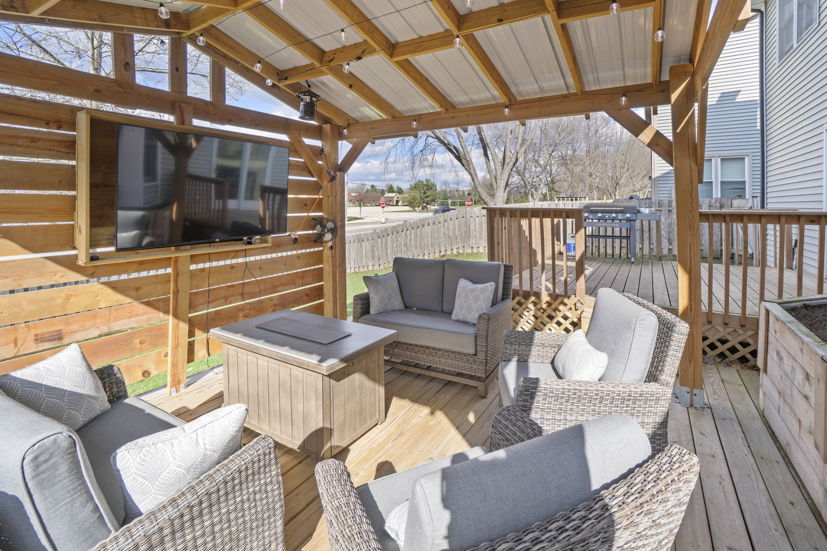 946 Pin Oak Circle Cary, IL 60013 - Photo 22 of 35 a building outdoor space with patio furniture