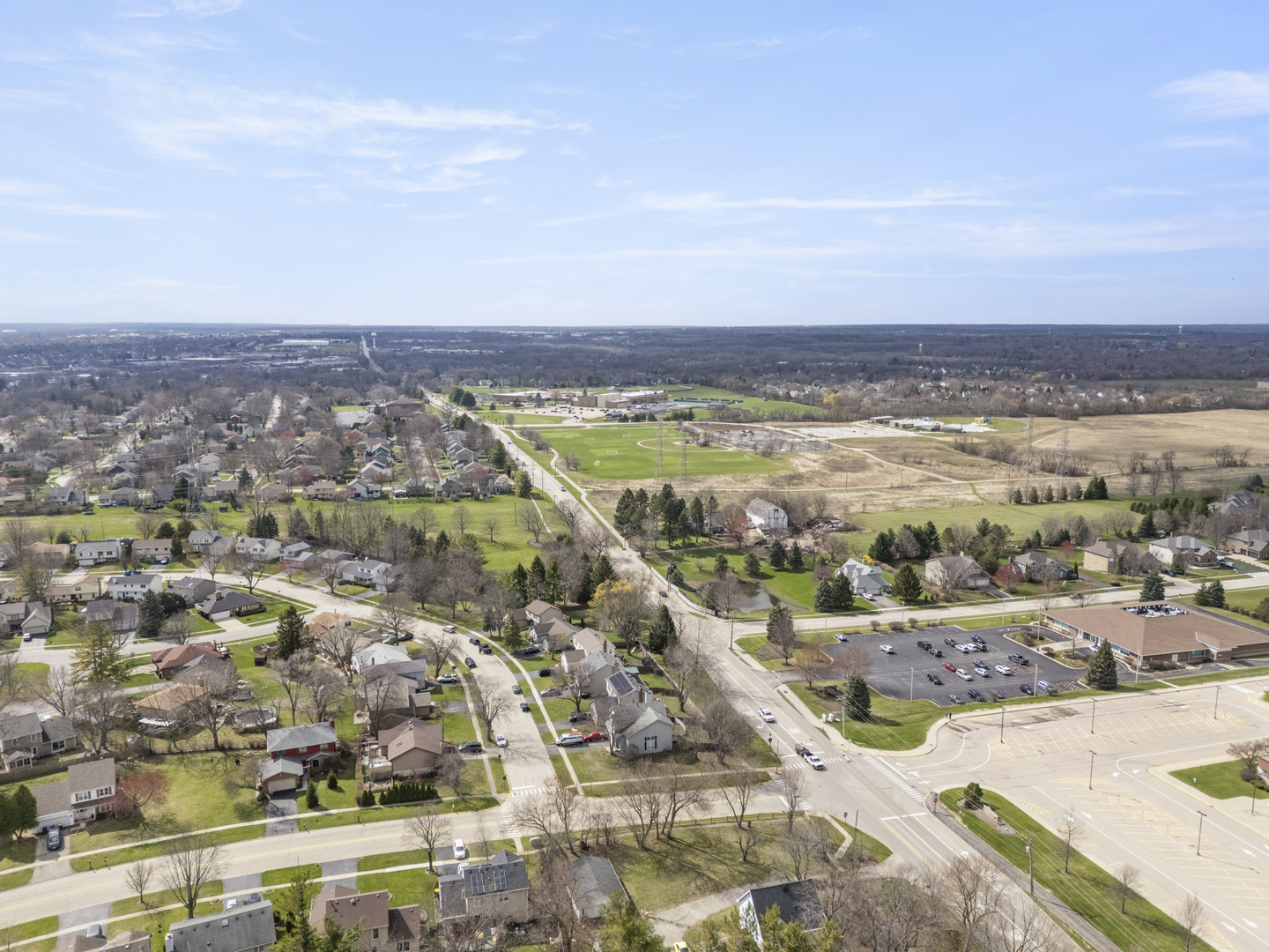 946 Pin Oak Circle Cary, IL 60013 - Photo 26 of 35 a view of a city with an ocean view