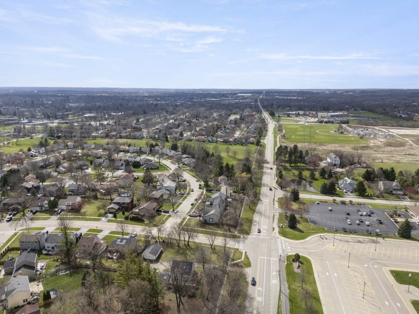946 Pin Oak Circle Cary, IL 60013 - Photo 27 of 35 a view of a city with an ocean view