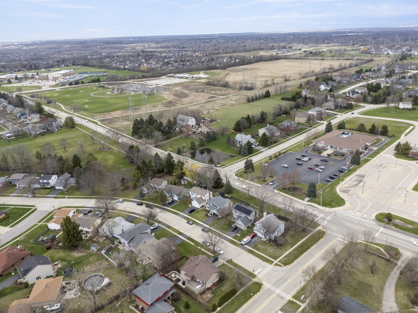 946 Pin Oak Circle Cary, IL 60013 - Photo 28 of 35 a view of a city with an ocean view