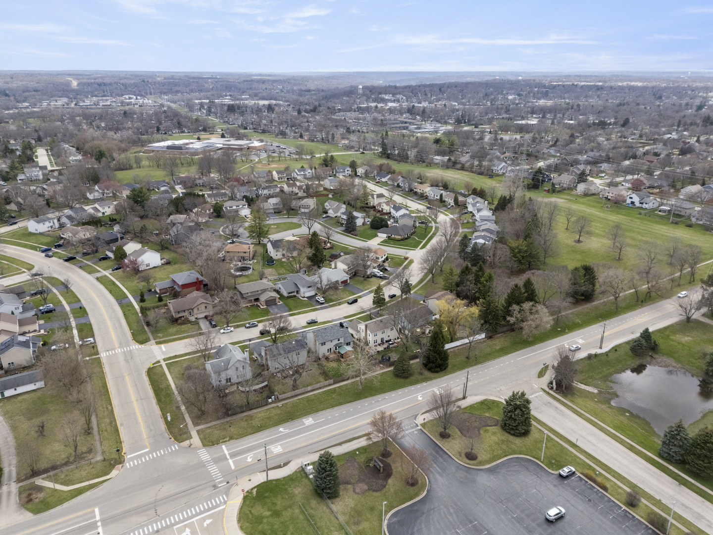946 Pin Oak Circle Cary, IL 60013 - Photo 30 of 35 an aerial view of multiple house