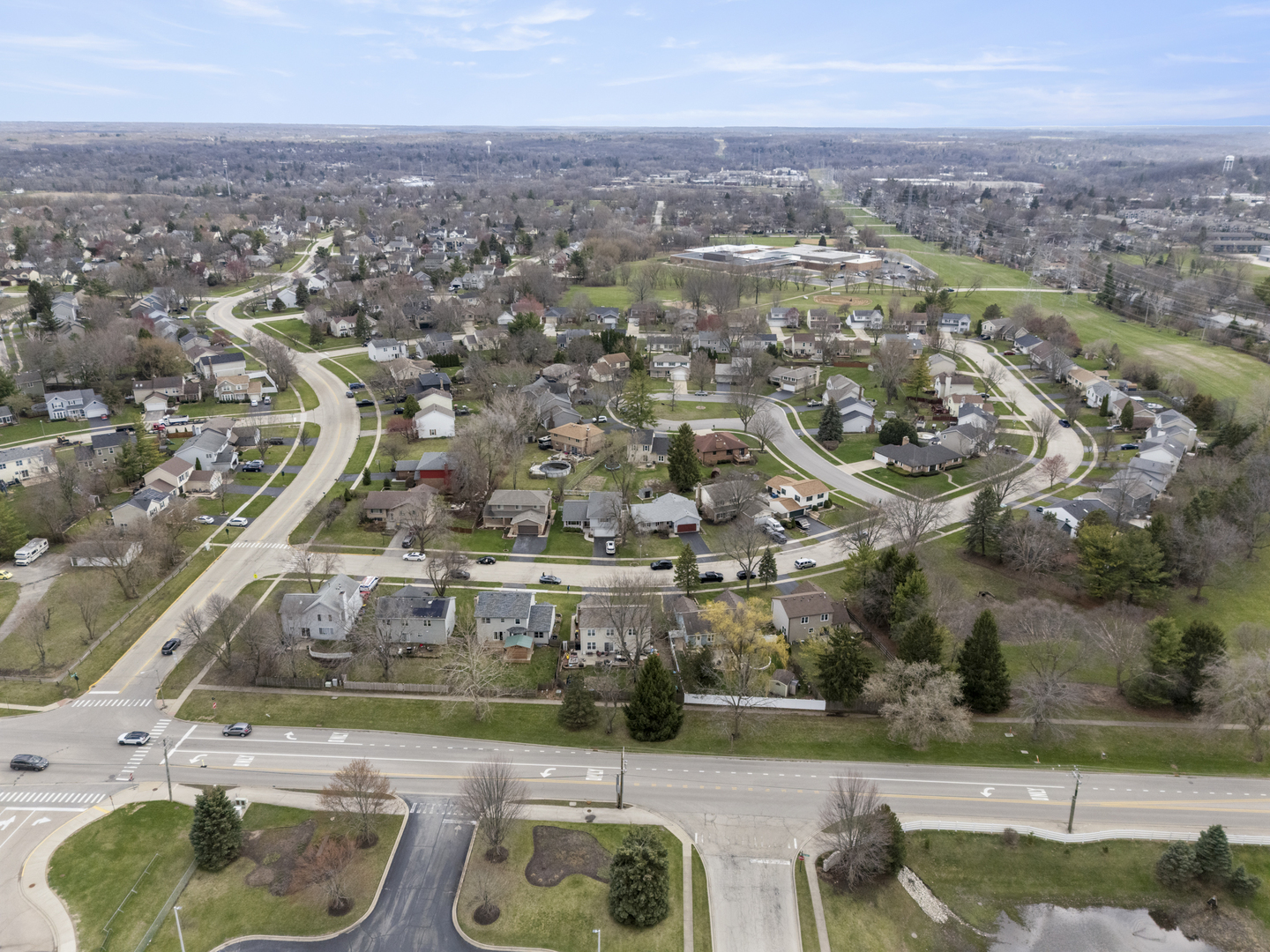 946 Pin Oak Circle Cary, IL 60013 - Photo 31 of 35 an aerial view of a house with yard