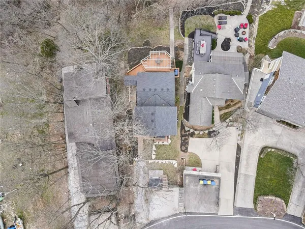 $550,000 | 77 R Street, Lee's Summit, MO 64086