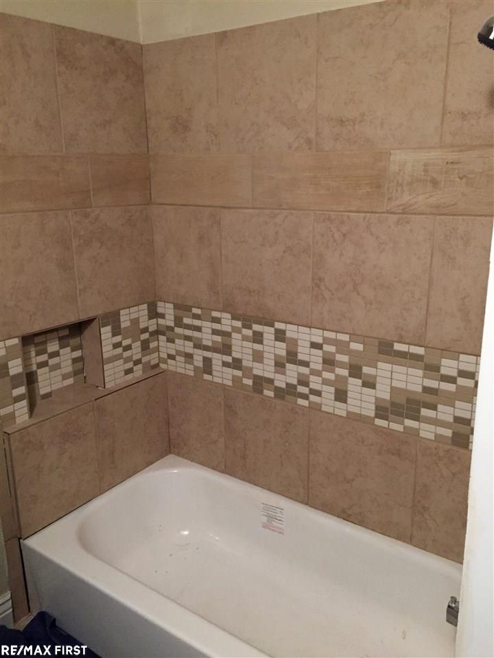 4917 South Crooks Road, Unit L5 Royal Oak, MI 48073 - Photo 12 of 22 31272307-11.JPG