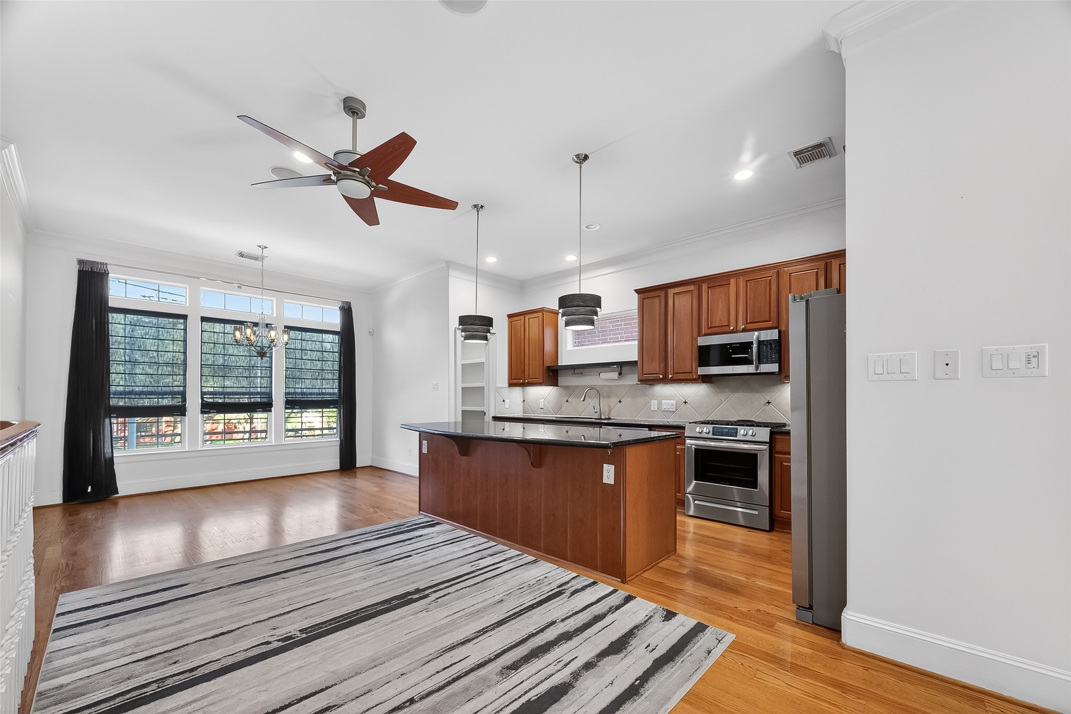 1004 Stanford Street, Unit A Houston, TX 77019 - Photo 16 of 38 Another space optional for dining/breakfast table
