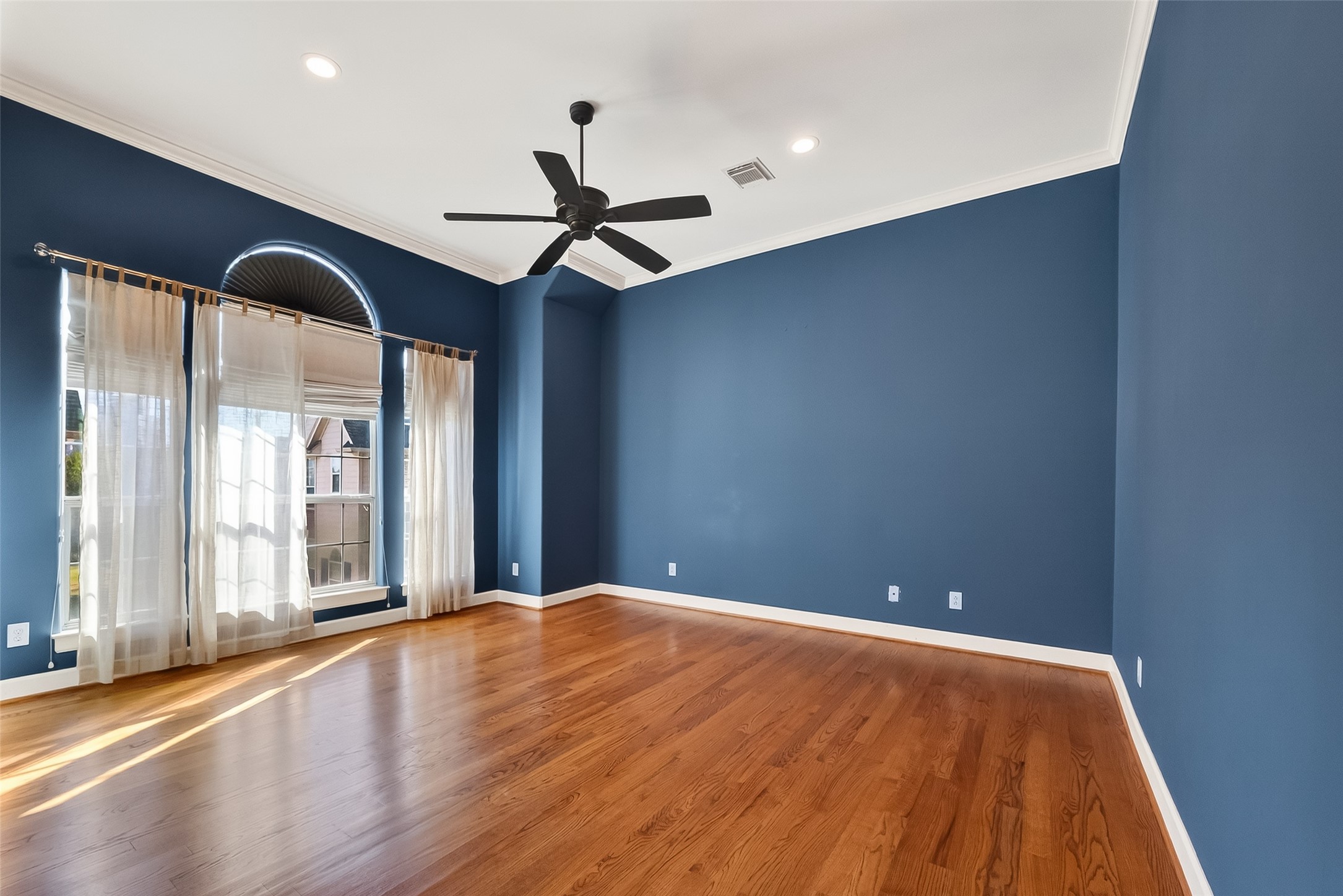 1004 Stanford Street, Unit A Houston, TX 77019 - Photo 28 of 38 Primary bedroom with wall of windows and space for bedroom furniture and reading nook
