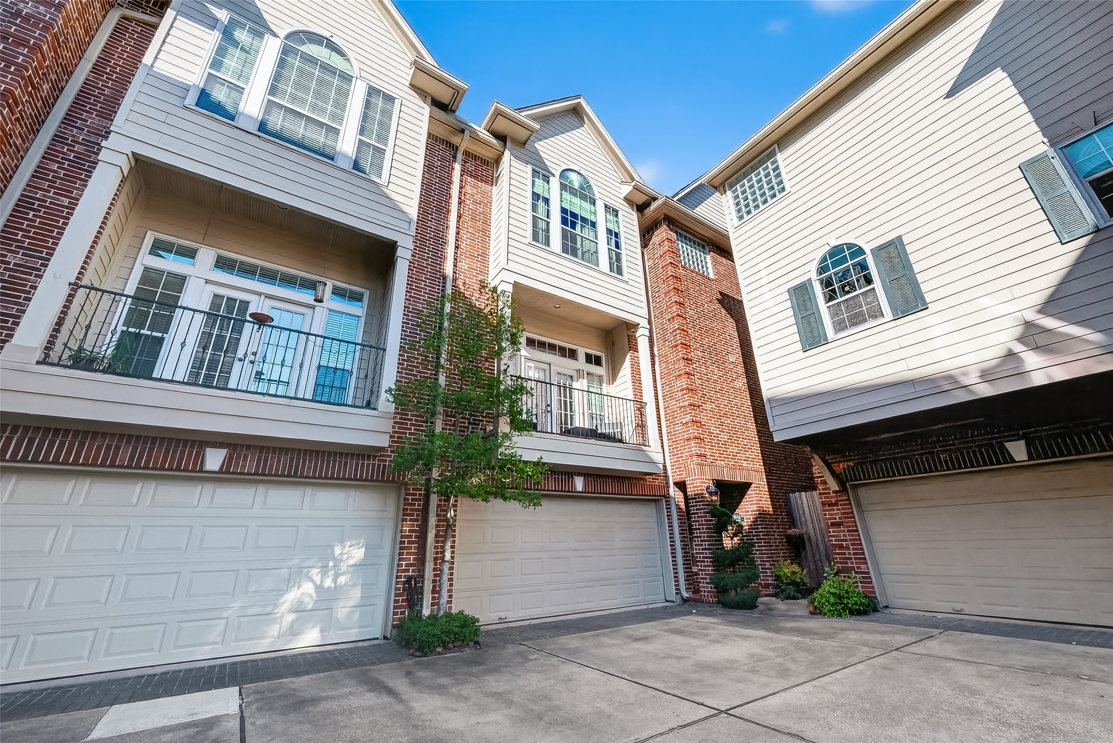 1004 Stanford Street, Unit A Houston, TX 77019 - Photo 34 of 38 quiet corner unit for added privacy in gated community