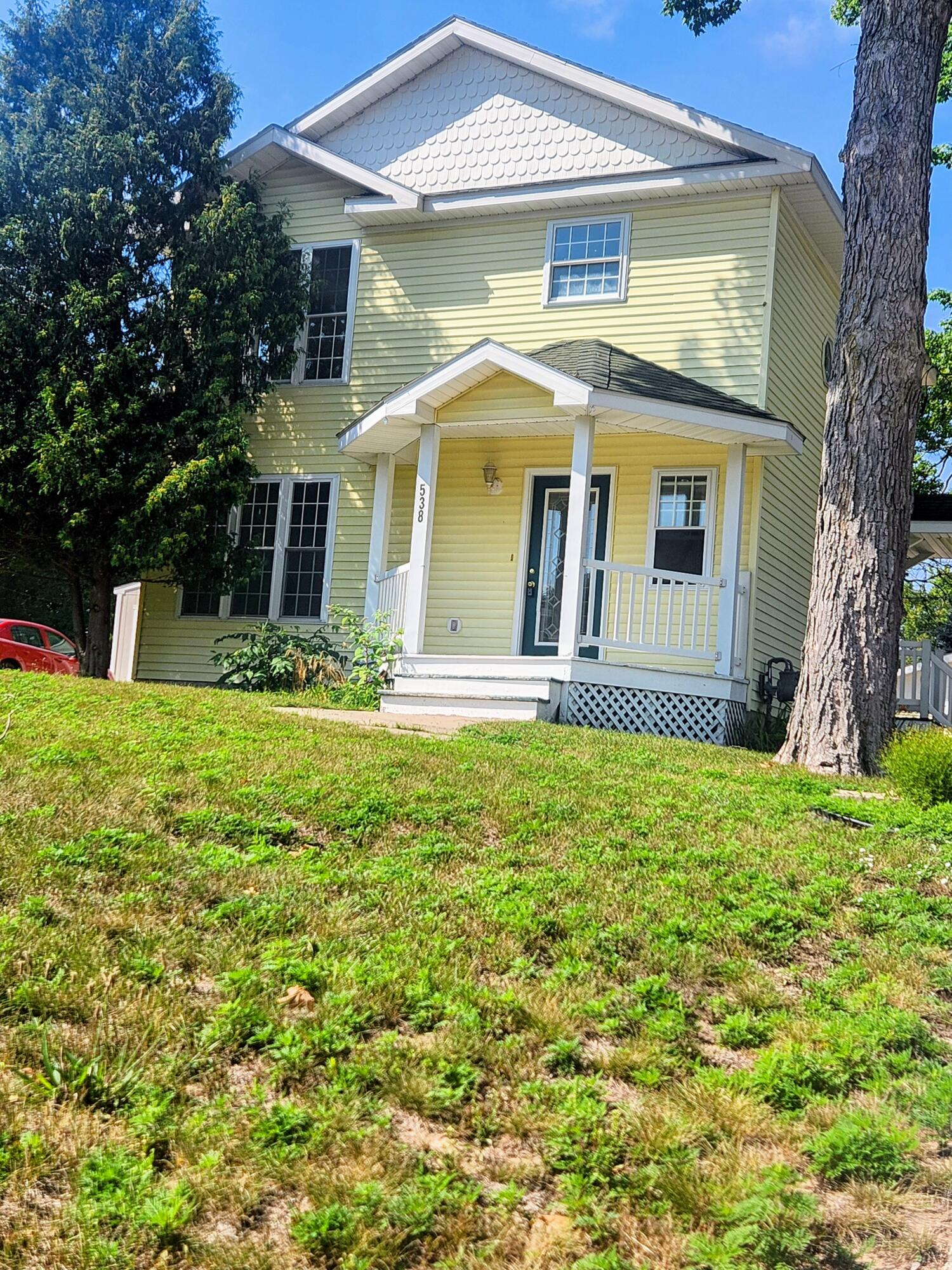 538 W Upton 02