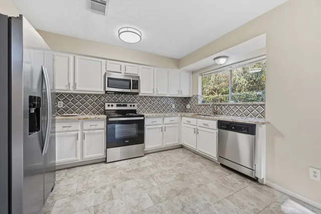 $2,300 | 3330 Beech Point Drive, Kingwood, TX 77345