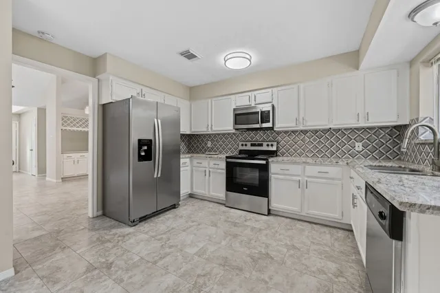 $2,300 | 3330 Beech Point Drive, Kingwood, TX 77345