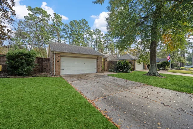 $2,300 | 3330 Beech Point Drive, Kingwood, TX 77345