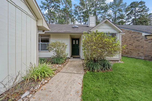 $2,300 | 3330 Beech Point Drive, Kingwood, TX 77345
