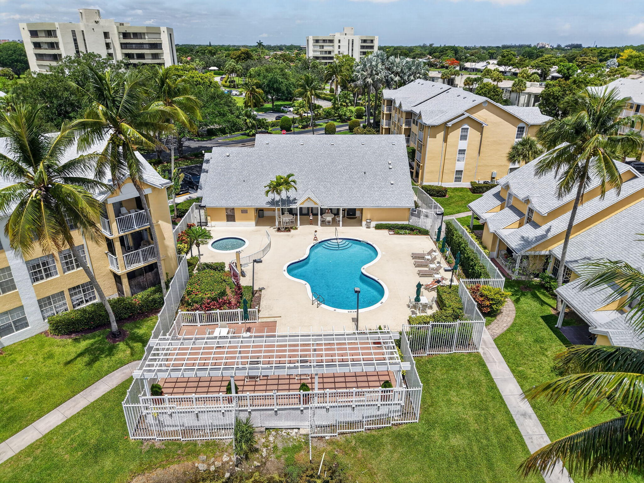 6323 La Costa Drive, Unit M Boca Raton, FL 33433 - Photo 26 of 33 community pool