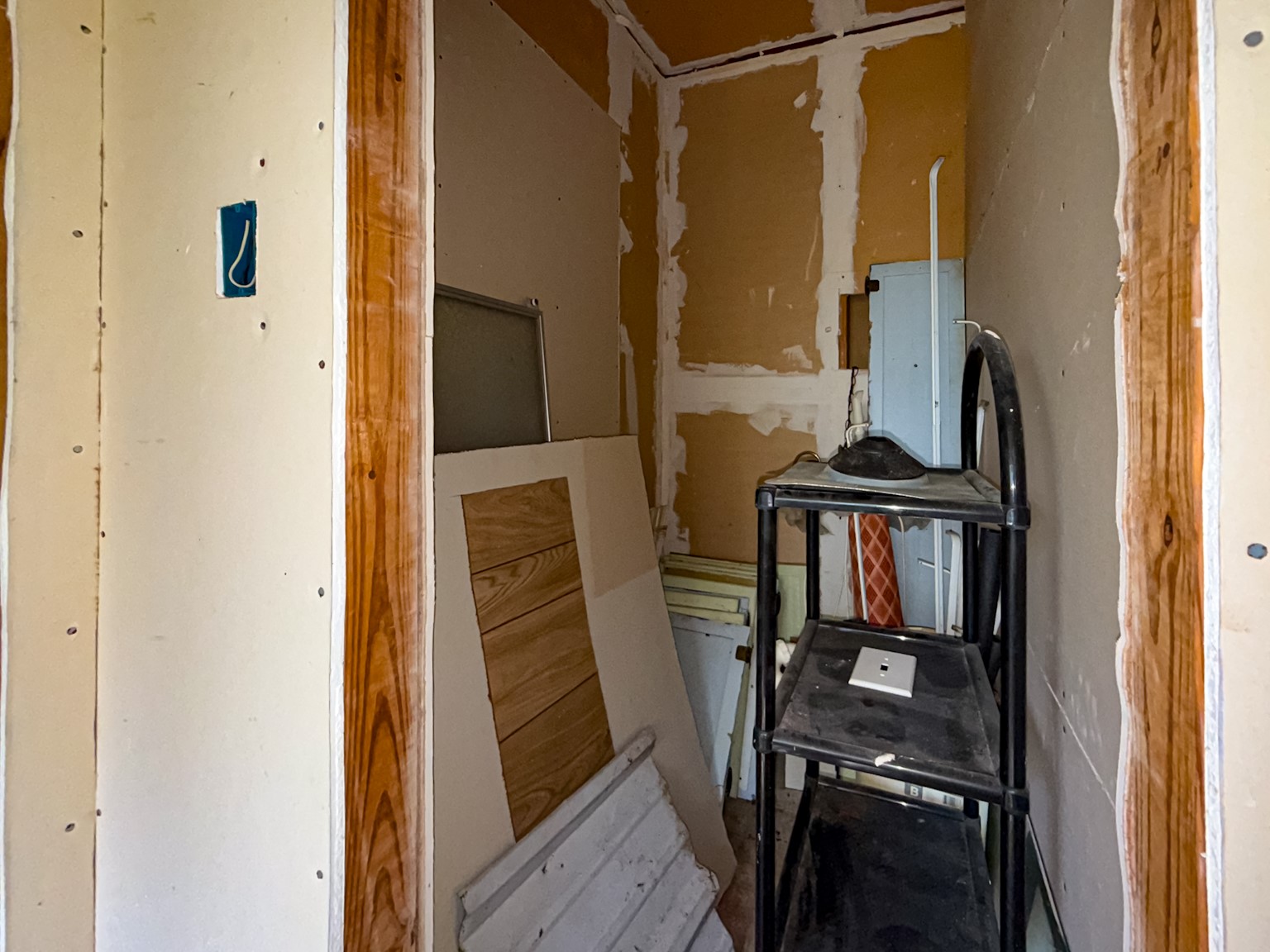 142 West Hickory Cove Onalaska, TX 77360 - Photo 16 of 32 a view of front door and entryway