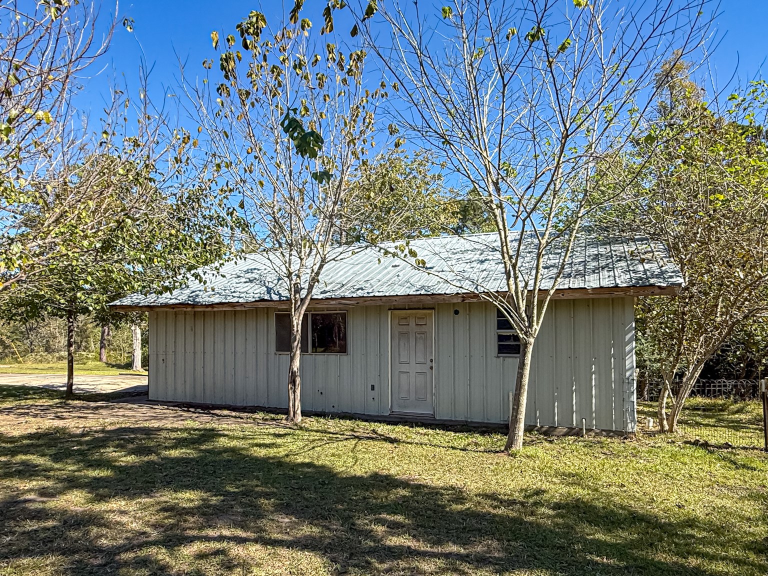 142 West Hickory Cove Onalaska, TX 77360 - Photo 25 of 32 a house with a tree in front of it