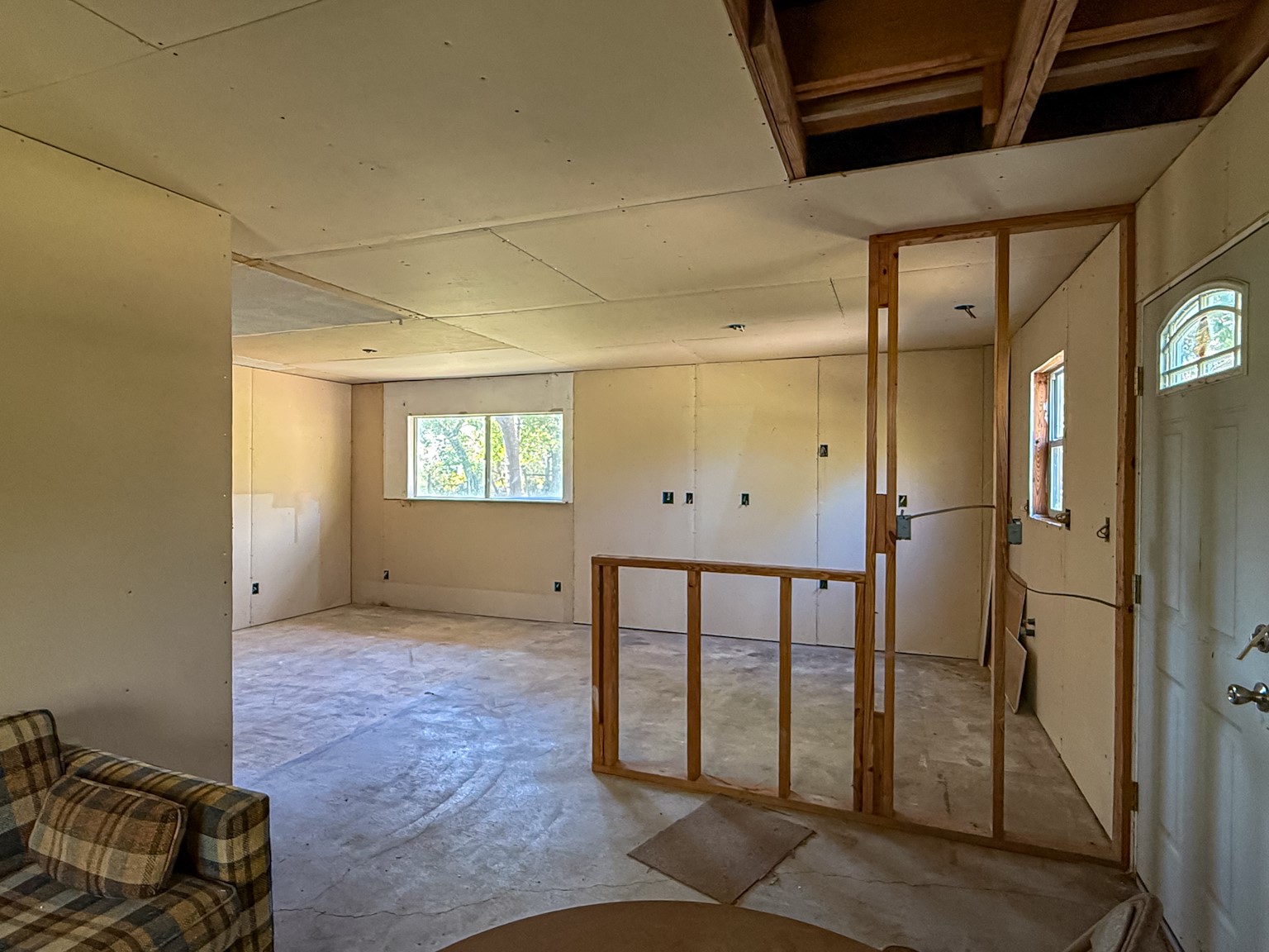 142 West Hickory Cove Onalaska, TX 77360 - Photo 4 of 32 a view of entryway
