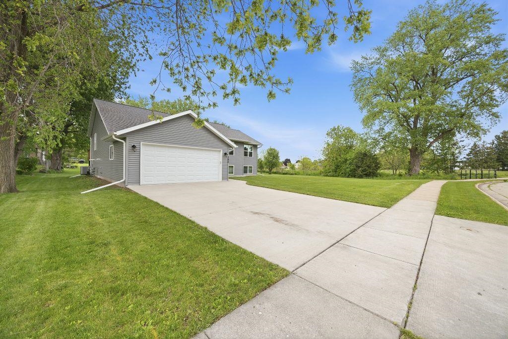 390 Meadow Lane Columbus, WI 53925 - Photo 5 of 63