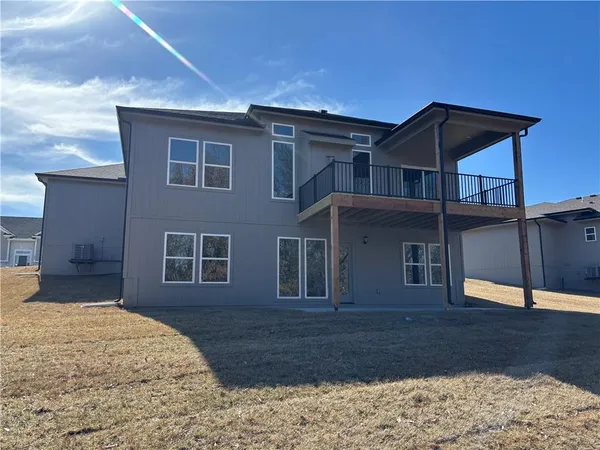 $489,750 | 1204 Northeast 5th Street, Oak Grove, MO 64075