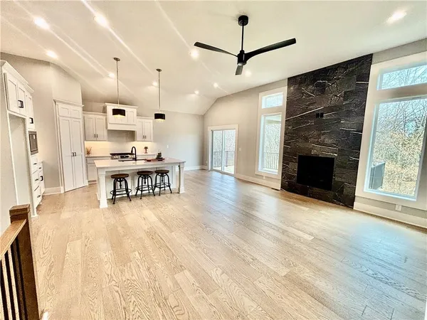 $489,750 | 1204 Northeast 5th Street, Oak Grove, MO 64075