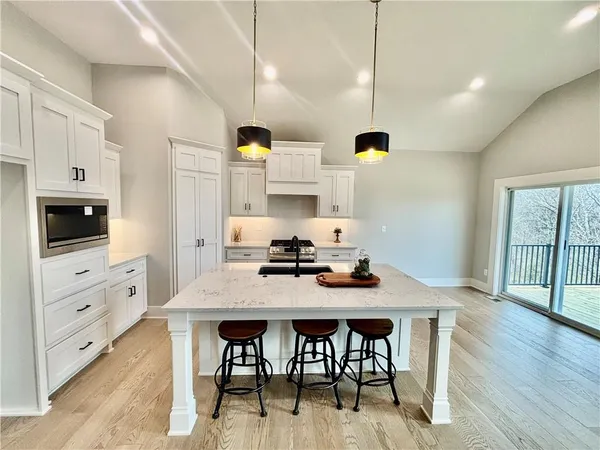 $489,750 | 1204 Northeast 5th Street, Oak Grove, MO 64075