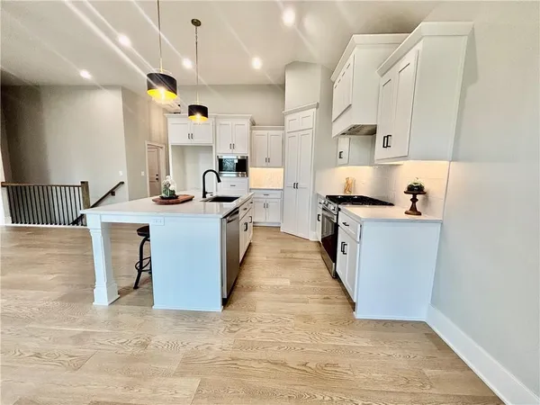 $489,750 | 1204 Northeast 5th Street, Oak Grove, MO 64075