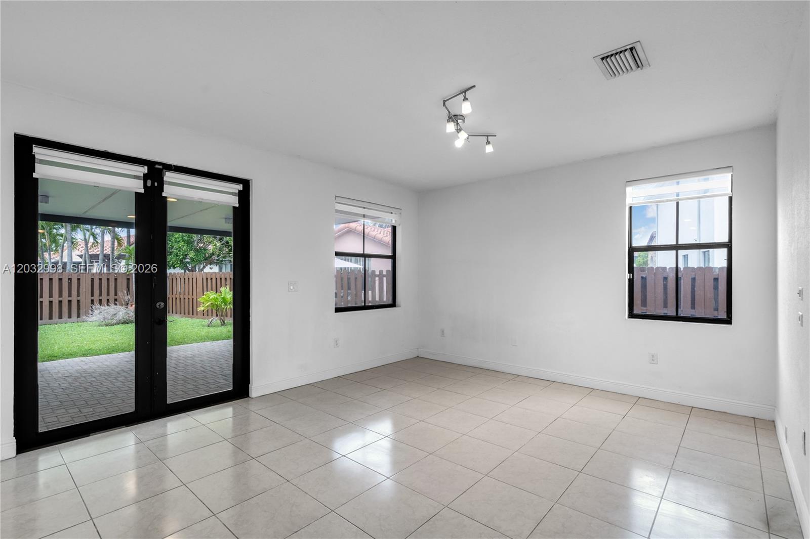 9925 Northwest 10th Street Miami, FL 33172 - Photo 7 of 51