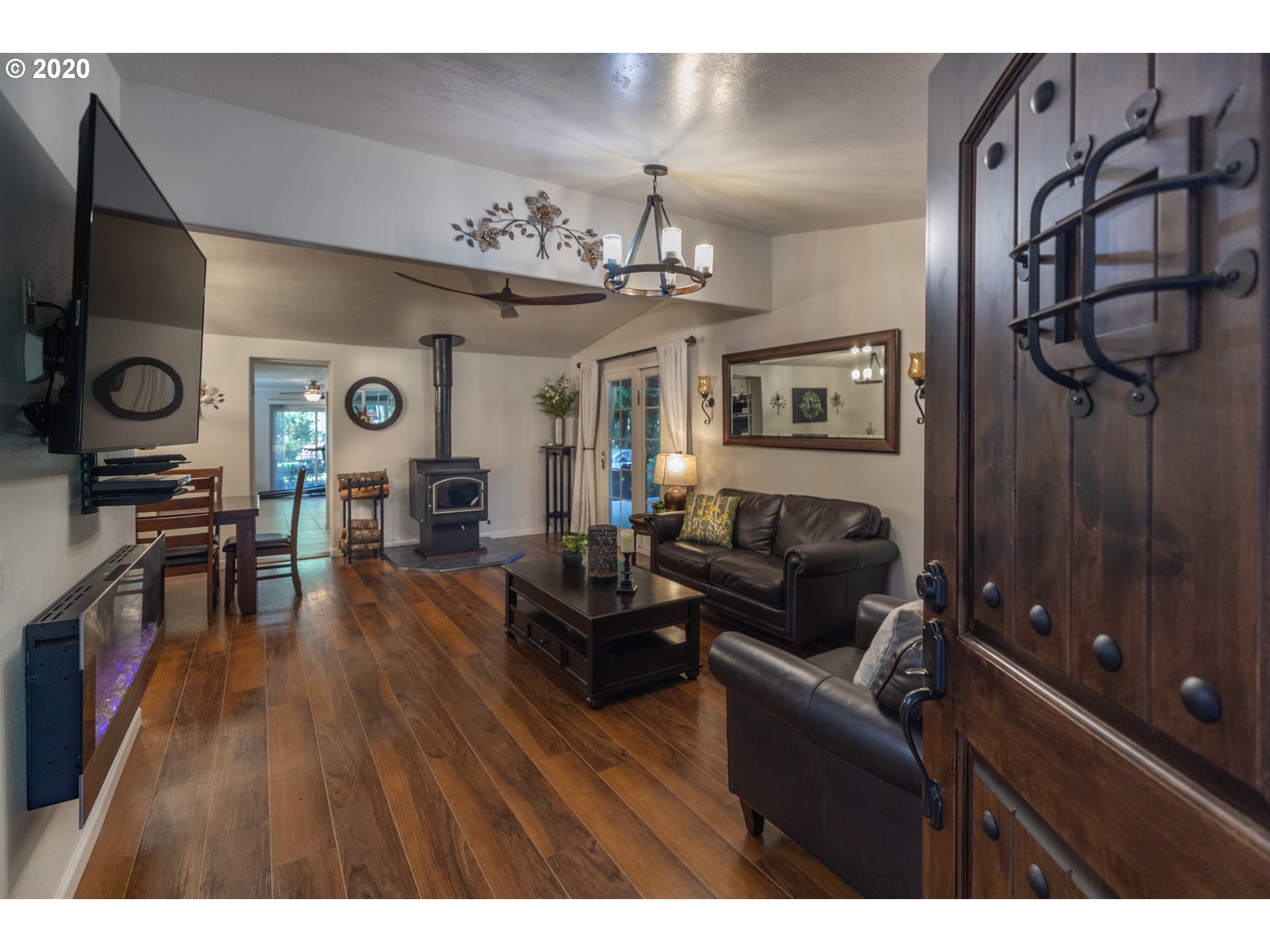 32487 Southeast Colorado Road Sandy, OR 97055 - Photo 3 of 31 a living room with furniture and wooden floor