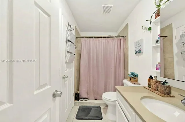 $2,600 | 10810 Northwest 7th Street, Unit 6B, Miami, FL 33172