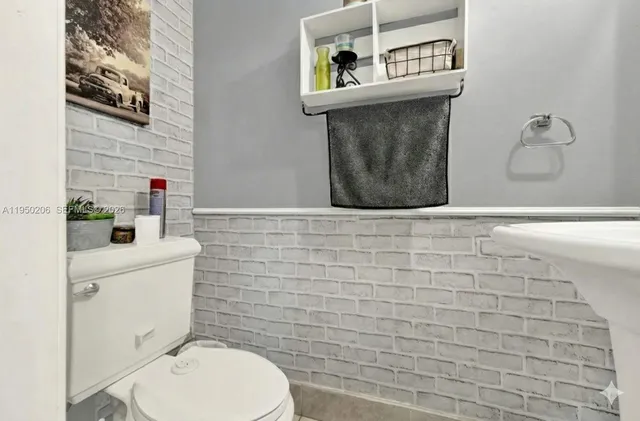 $2,600 | 10810 Northwest 7th Street, Unit 6B, Miami, FL 33172