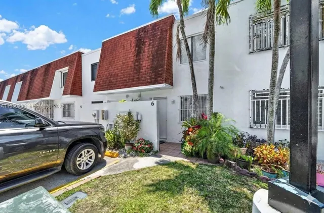 $2,600 | 10810 Northwest 7th Street, Unit 6B, Miami, FL 33172