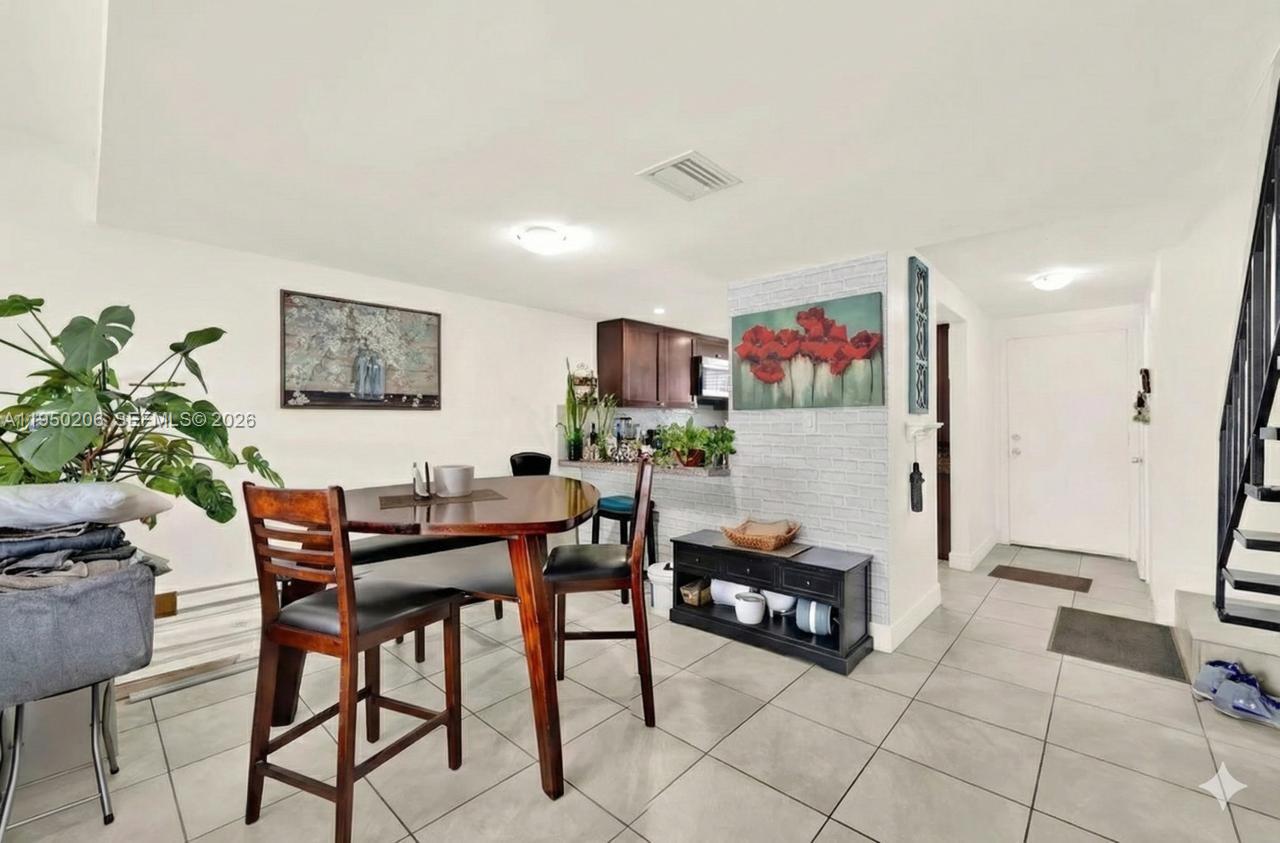 10810 Northwest 7th Street, Unit 6B Miami, FL 33172 - Photo 4 of 19