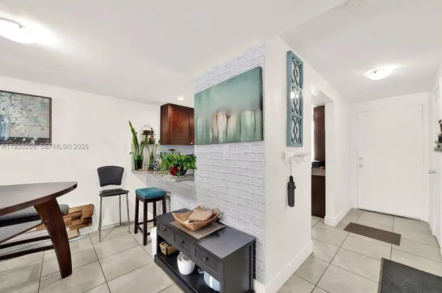 $2,600 | 10810 Northwest 7th Street, Unit 6B, Miami, FL 33172