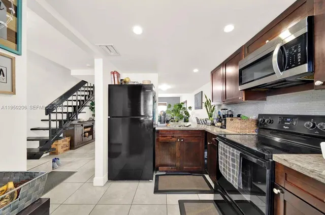 $2,600 | 10810 Northwest 7th Street, Unit 6B, Miami, FL 33172