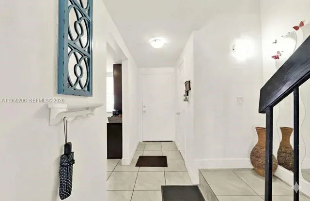 $2,600 | 10810 Northwest 7th Street, Unit 6B, Miami, FL 33172