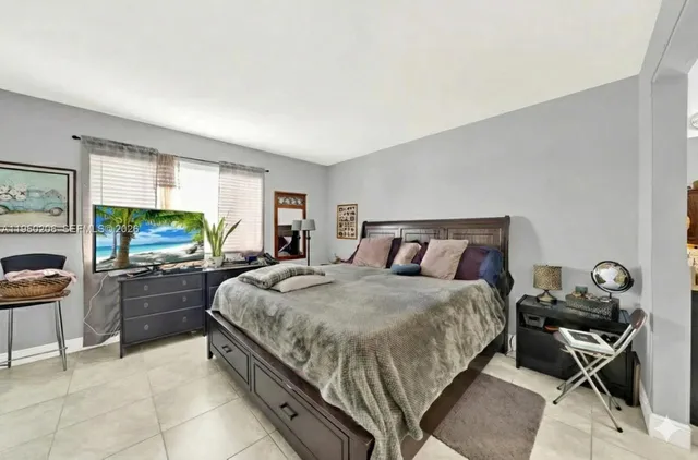 $2,600 | 10810 Northwest 7th Street, Unit 6B, Miami, FL 33172