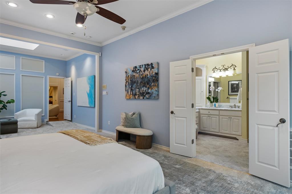 7 Queensview Court Dallas, TX 75225 - Photo 28 of 40 a bedroom with a bed and a large mirror