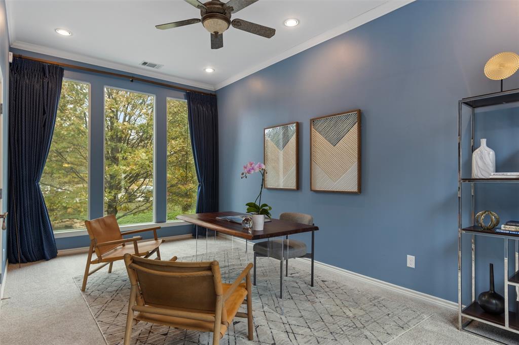 7 Queensview Court Dallas, TX 75225 - Photo 32 of 40 a living room with furniture and a window