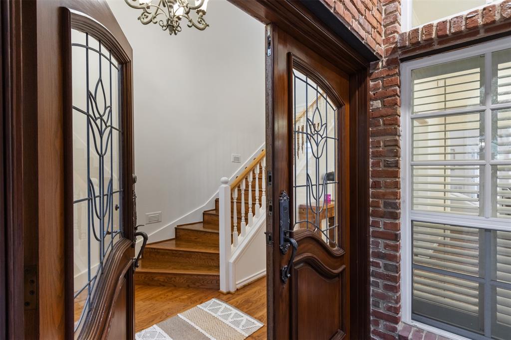 7 Queensview Court Dallas, TX 75225 - Photo 4 of 40