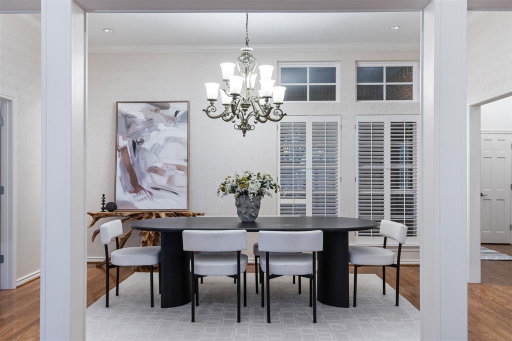 7 Queensview Court Dallas, TX 75225 - Photo 7 of 40 a dining room with furniture and window