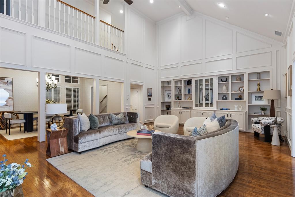 7 Queensview Court Dallas, TX 75225 - Photo 10 of 40 a living room with furniture and a large window