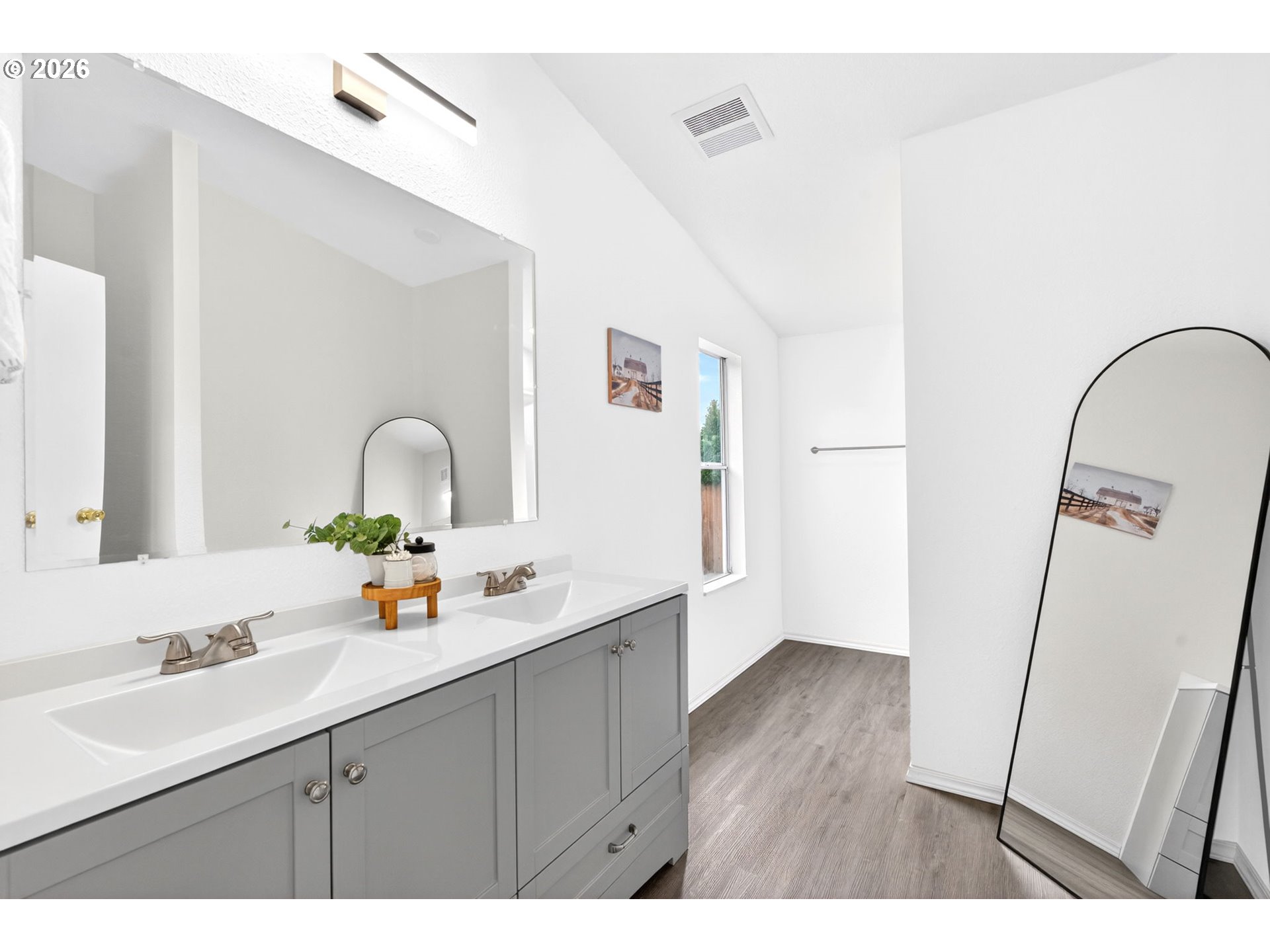 110 South Harrison Street Newberg, OR 97132 - Photo 20 of 41 a bathroom with a sink and mirror