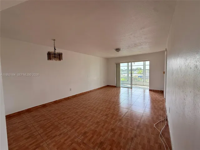 $1,850 | 8135 Sunrise Lakes Boulevard, Unit 302, Sunrise, FL 33322