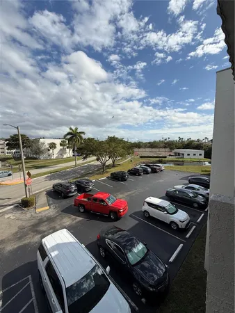 $1,850 | 8135 Sunrise Lakes Boulevard, Unit 302, Sunrise, FL 33322