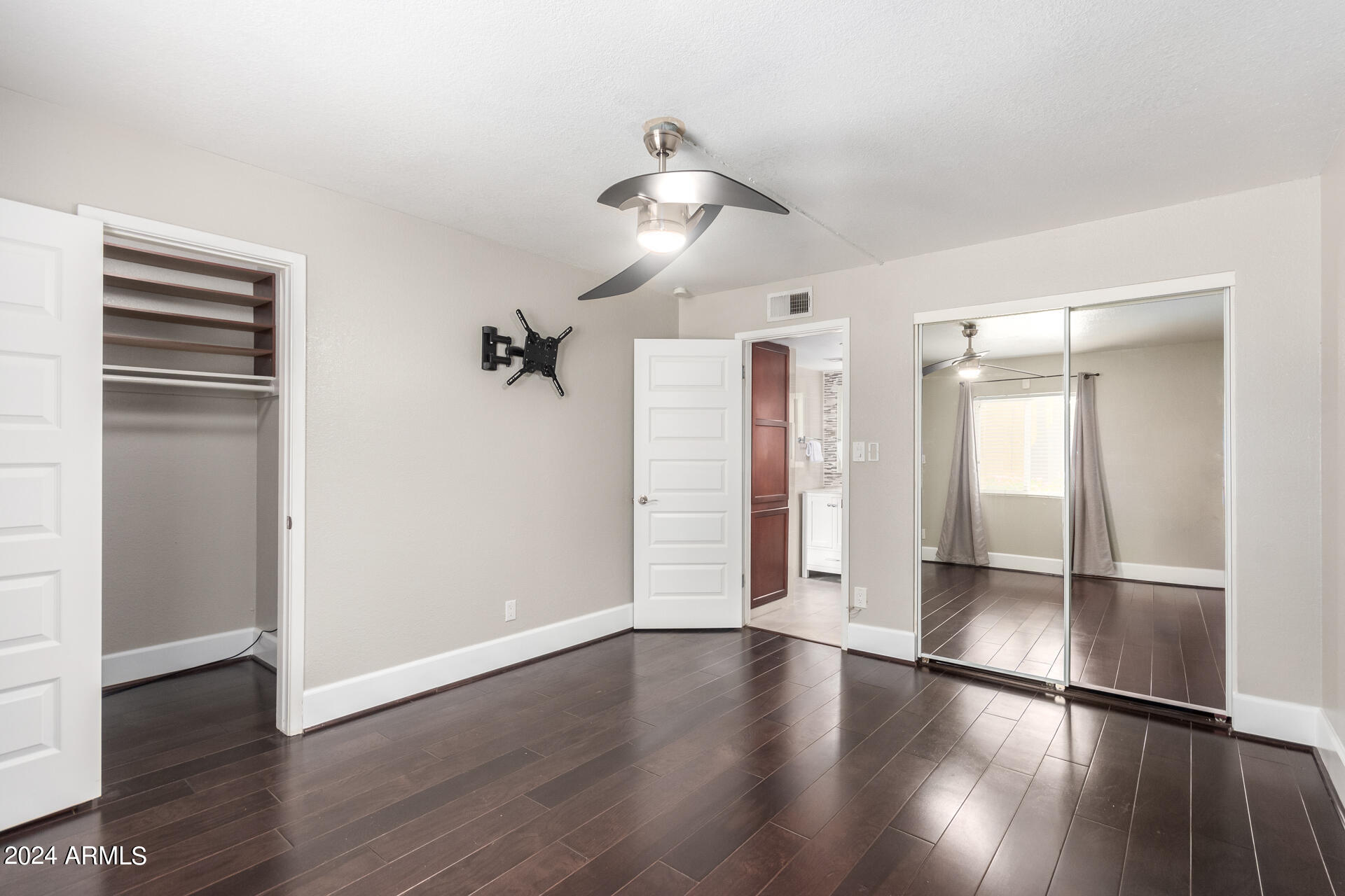 3825 East Camelback Road, Unit 157 Phoenix, AZ 85018 - Photo 16 of 22 19 - Camelback