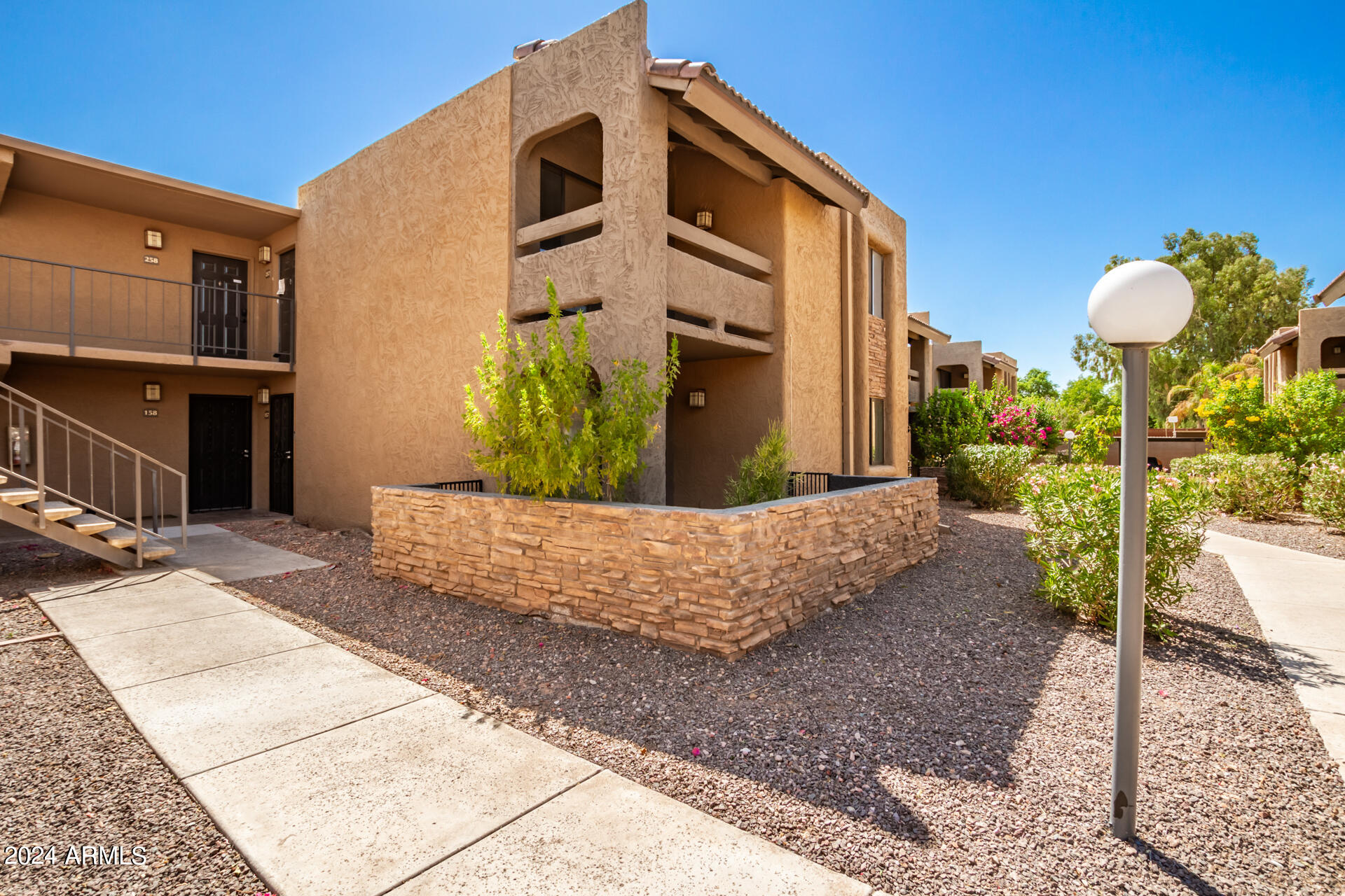 3825 East Camelback Road, Unit 157 Phoenix, AZ 85018 - Photo 2 of 22 02 - Camelback