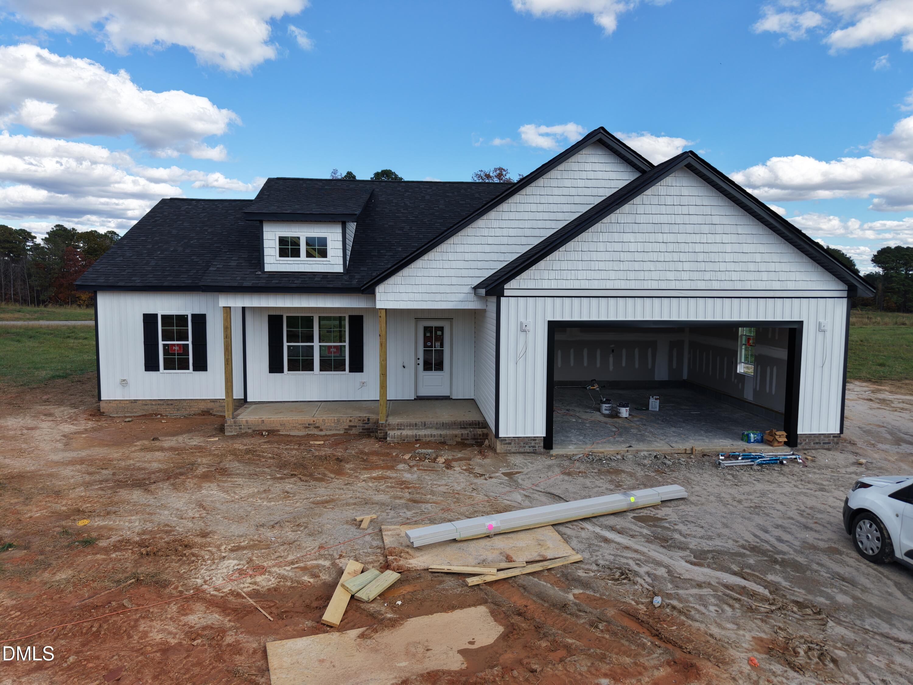 a view of a house with backyard