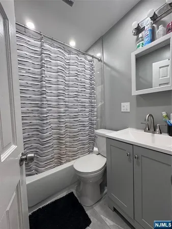 $749,000 | 17 Green Court, Lodi, NJ 07644