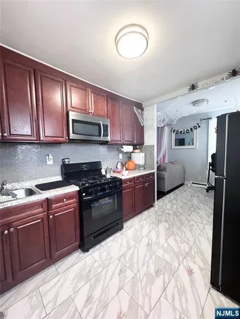 $749,000 | 17 Green Court, Lodi, NJ 07644