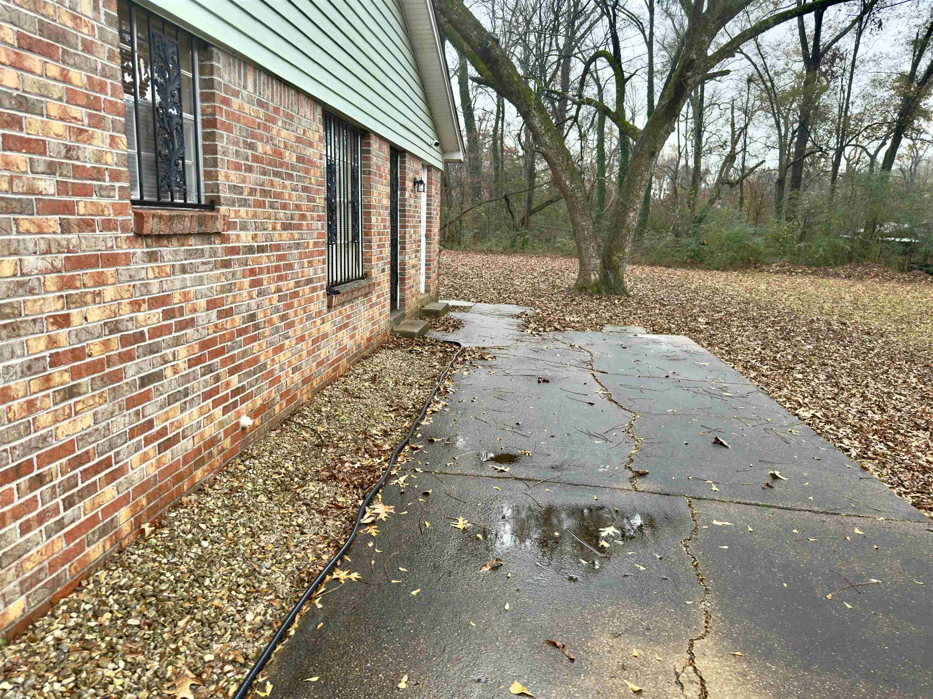 895 Brownlee Road Memphis, TN 38116 - Photo 5 of 6 View of patio / terrace